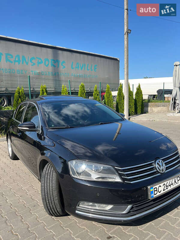 Седан Volkswagen Passat 2013 в Львове