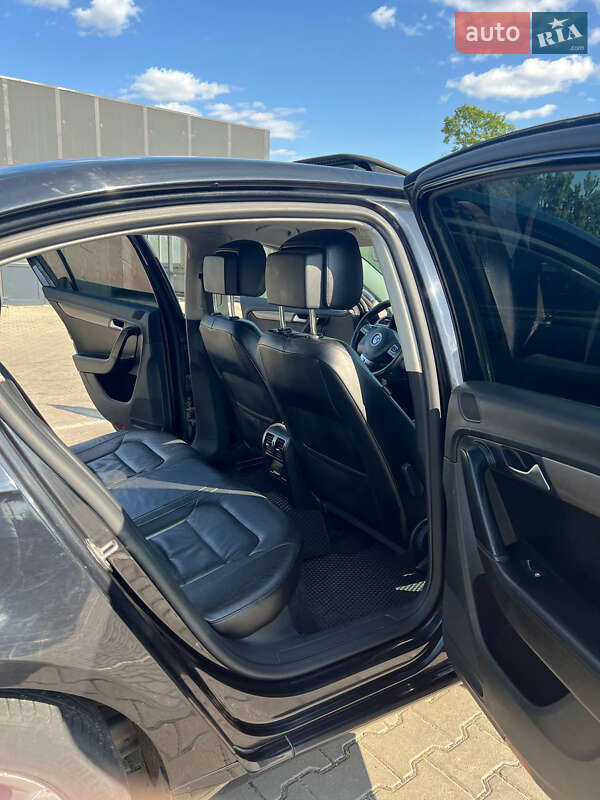 Седан Volkswagen Passat 2013 в Львове