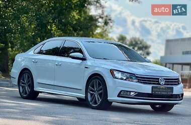 Седан Volkswagen Passat 2017 в Києві