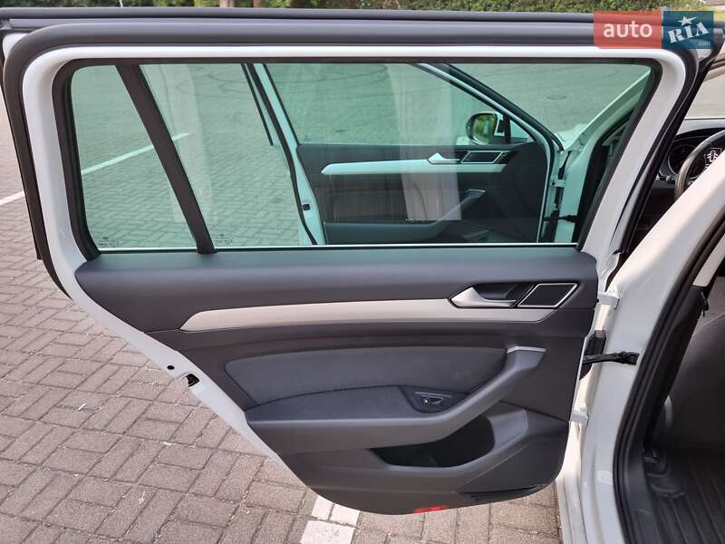 Универсал Volkswagen Passat 2015 в Киеве