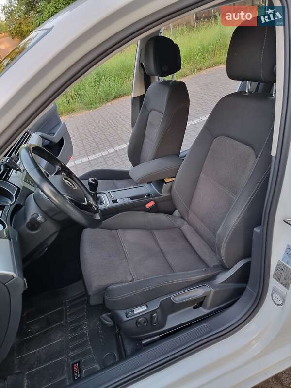 Универсал Volkswagen Passat 2015 в Киеве