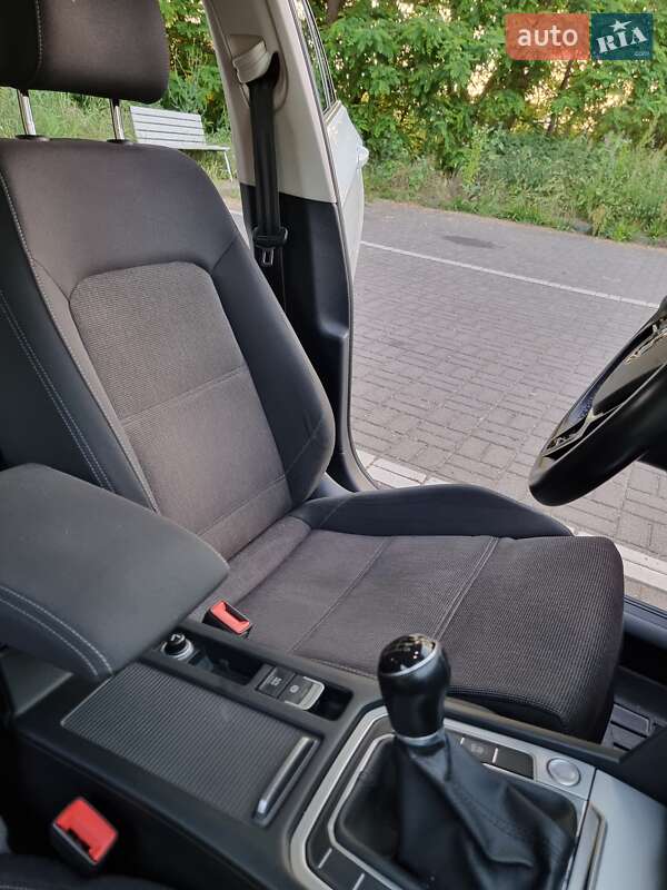 Универсал Volkswagen Passat 2015 в Киеве