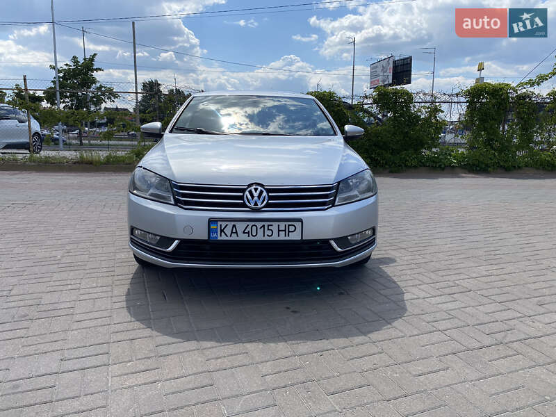 Седан Volkswagen Passat 2011 в Киеве