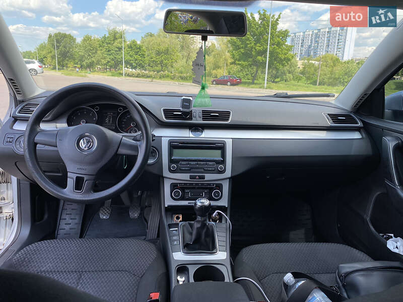Седан Volkswagen Passat 2011 в Киеве