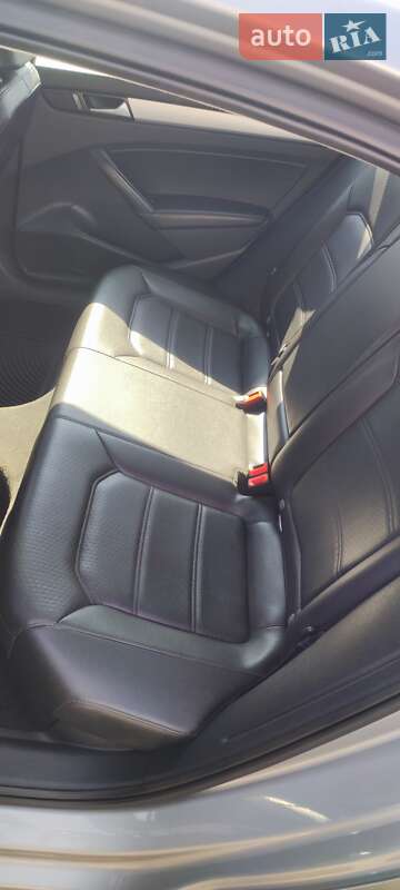 Седан Volkswagen Passat 2012 в Луцке