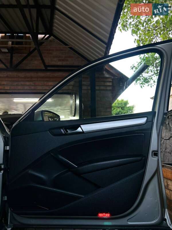 Седан Volkswagen Passat 2012 в Луцке