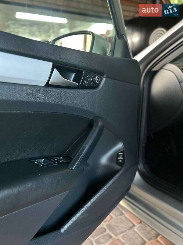 Седан Volkswagen Passat 2012 в Луцке