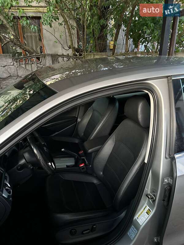 Седан Volkswagen Passat 2012 в Луцке
