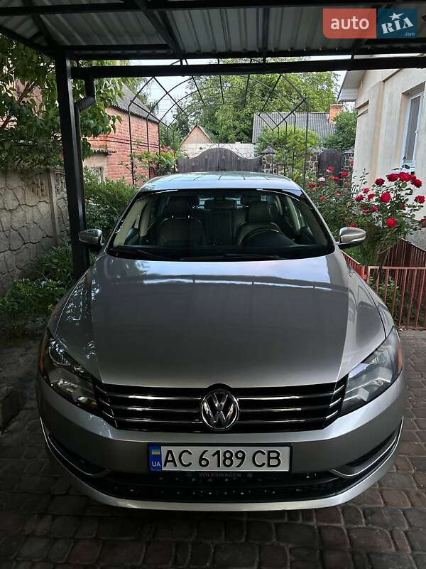 Седан Volkswagen Passat 2012 в Луцке