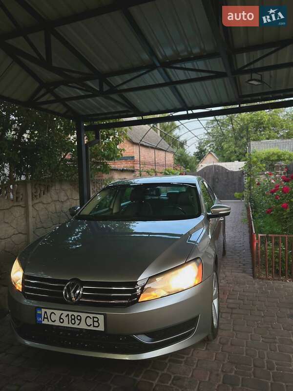 Седан Volkswagen Passat 2012 в Луцке