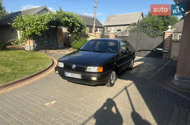 Седан Volkswagen Passat 1993 в 
