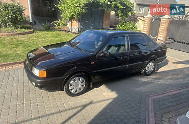 Седан Volkswagen Passat 1993 в 