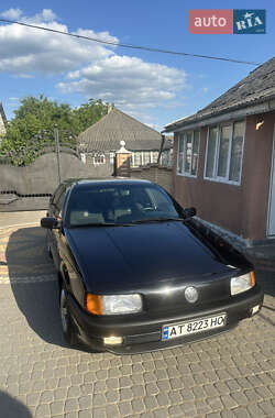 Седан Volkswagen Passat 1993 в 