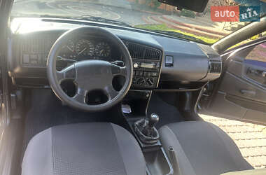 Седан Volkswagen Passat 1993 в 