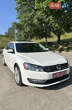 Седан Volkswagen Passat 2013 в Ровно