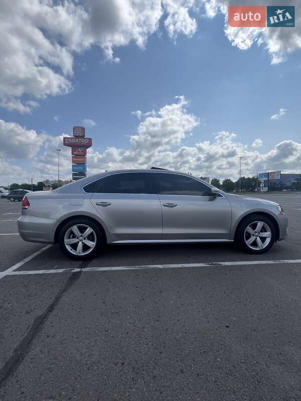 Седан Volkswagen Passat 2012 в Ровно