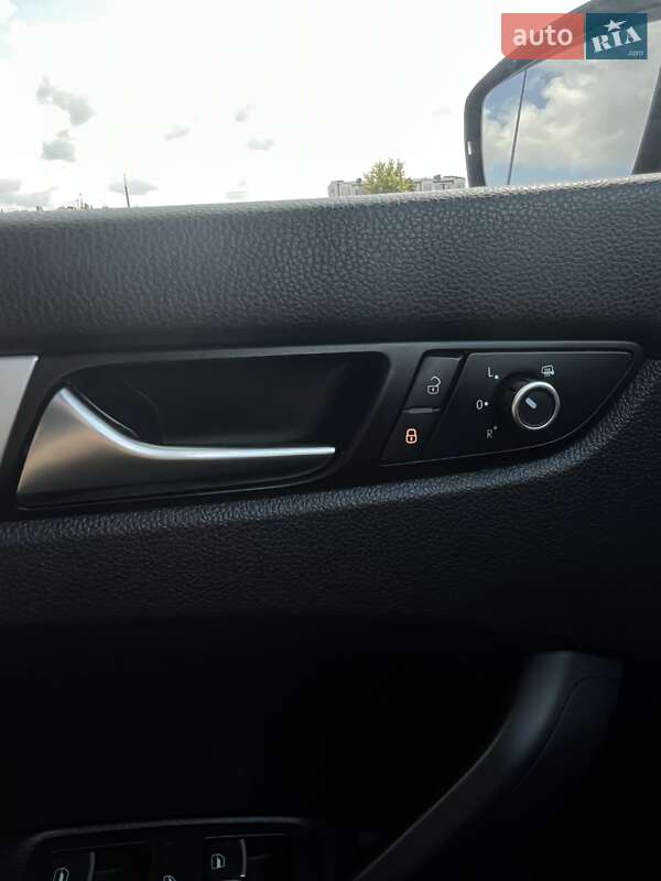 Седан Volkswagen Passat 2012 в Ровно