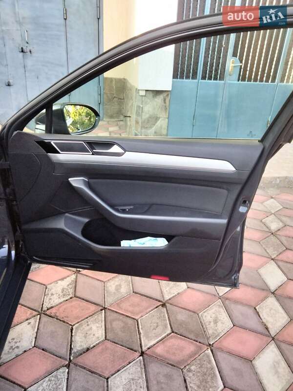 Универсал Volkswagen Passat 2017 в Житомире