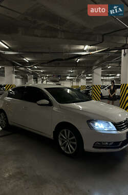 Седан Volkswagen Passat 2013 в Киеве