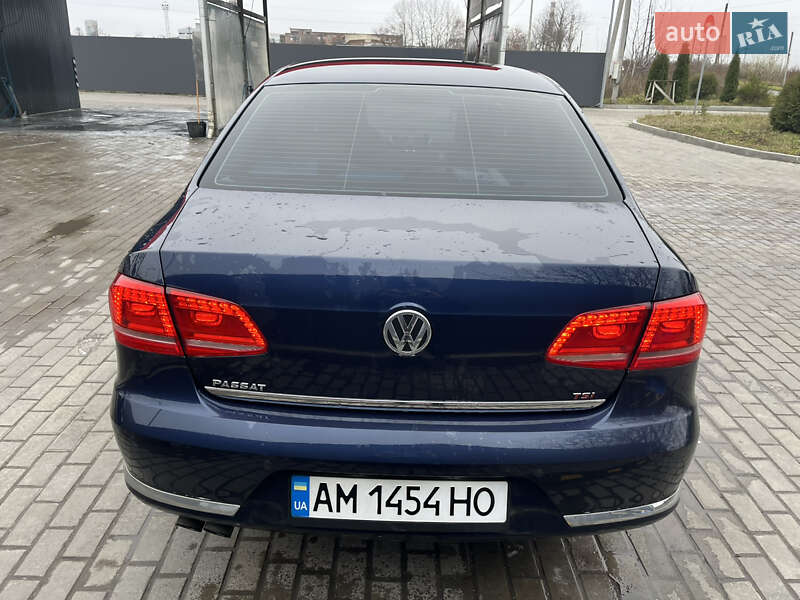 Седан Volkswagen Passat 2011 в Житомире