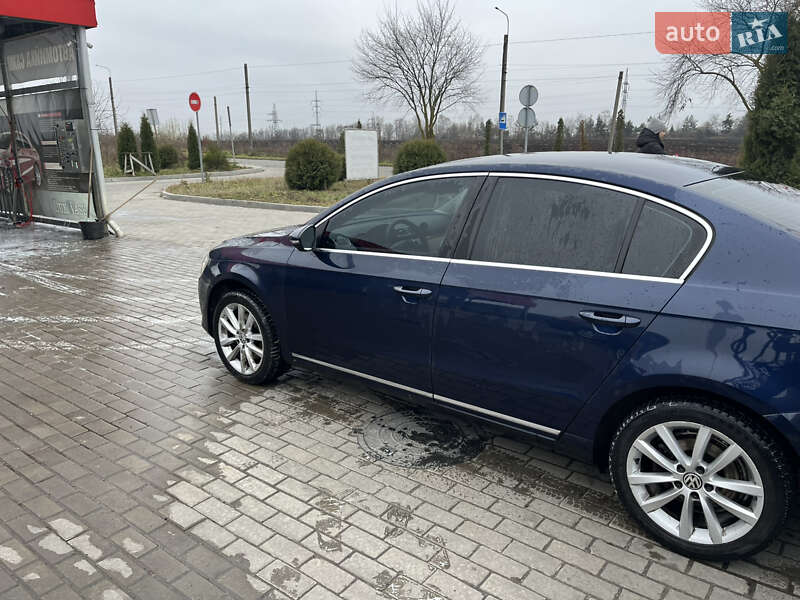 Седан Volkswagen Passat 2011 в Житомире