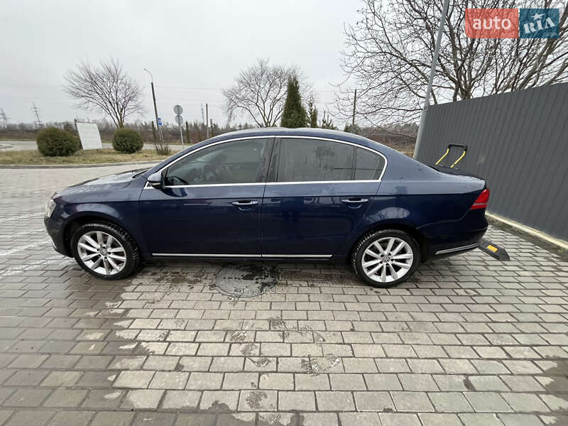 Седан Volkswagen Passat 2011 в Житомире