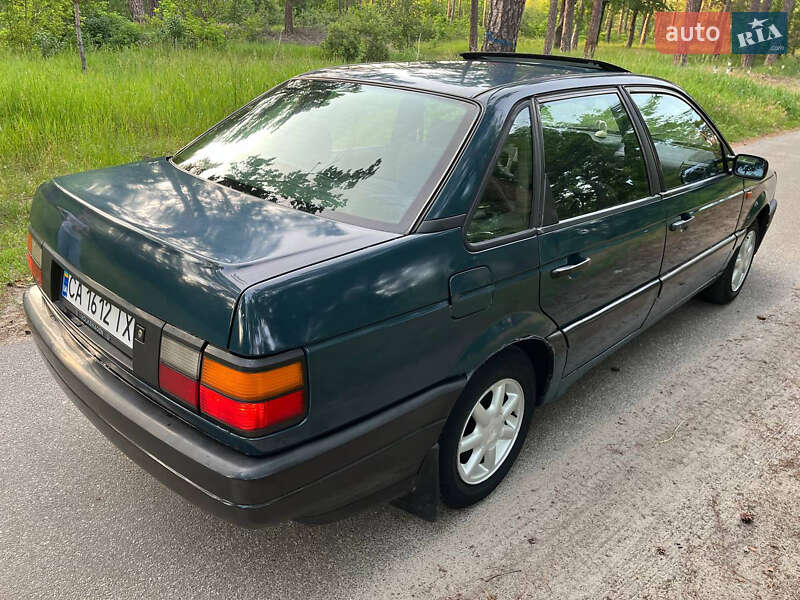 Седан Volkswagen Passat 1992 в Звенигородке