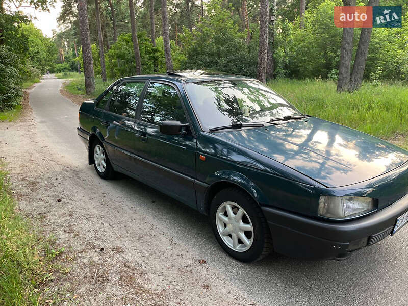 Седан Volkswagen Passat 1992 в Звенигородке