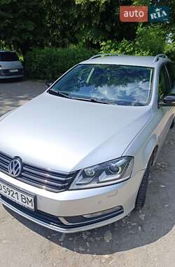 Універсал Volkswagen Passat 2014 в Тернополі