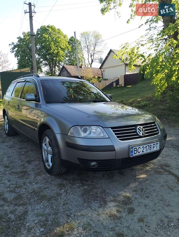 Універсал Volkswagen Passat 2002 в Новояворівську