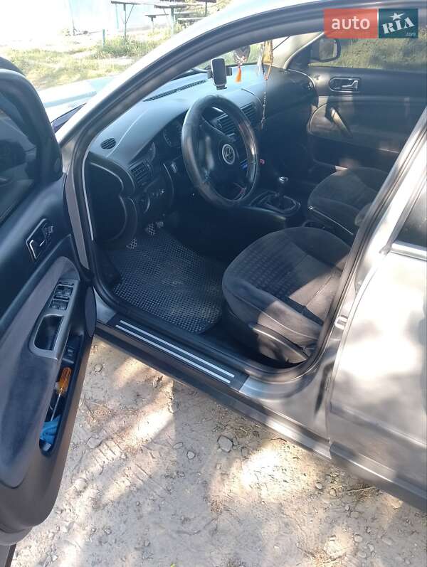 Універсал Volkswagen Passat 2002 в Новояворівську