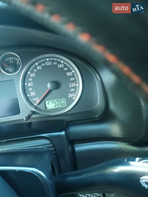 Універсал Volkswagen Passat 2002 в Новояворівську