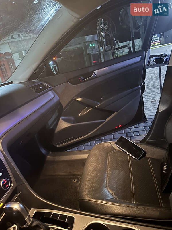 Седан Volkswagen Passat 2014 в Білгороді-Дністровському