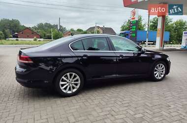 Седан Volkswagen Passat 2015 в Чернівцях
