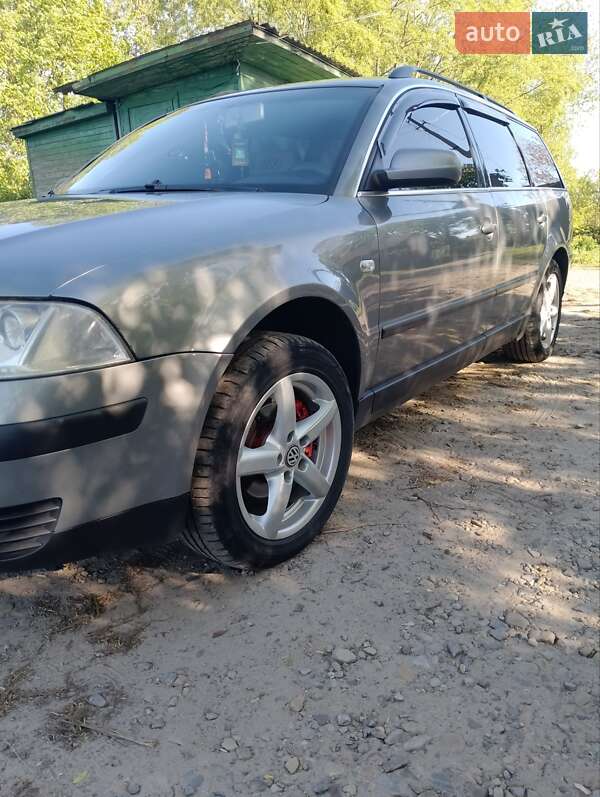 Універсал Volkswagen Passat 2002 в Новояворівську