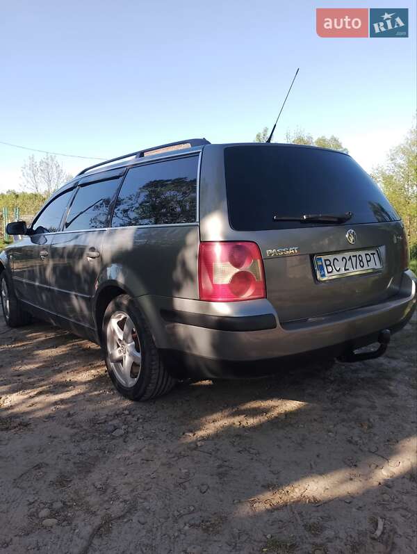 Універсал Volkswagen Passat 2002 в Новояворівську