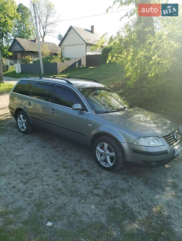 Універсал Volkswagen Passat 2002 в Новояворівську