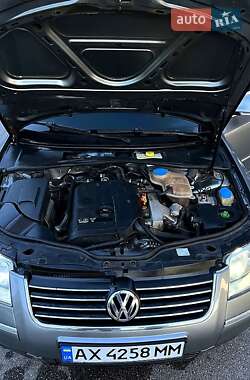 Седан Volkswagen Passat 2003 в 