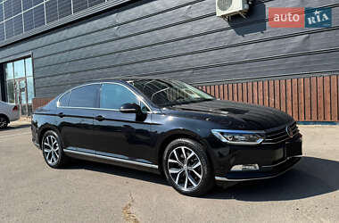 Седан Volkswagen Passat 2019 в Луцке