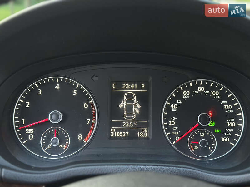 Седан Volkswagen Passat 2012 в Киеве