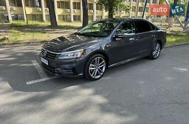 Седан Volkswagen Passat 2018 в Киеве