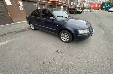 Седан Volkswagen Passat 1998 в Петропавловской Борщаговке