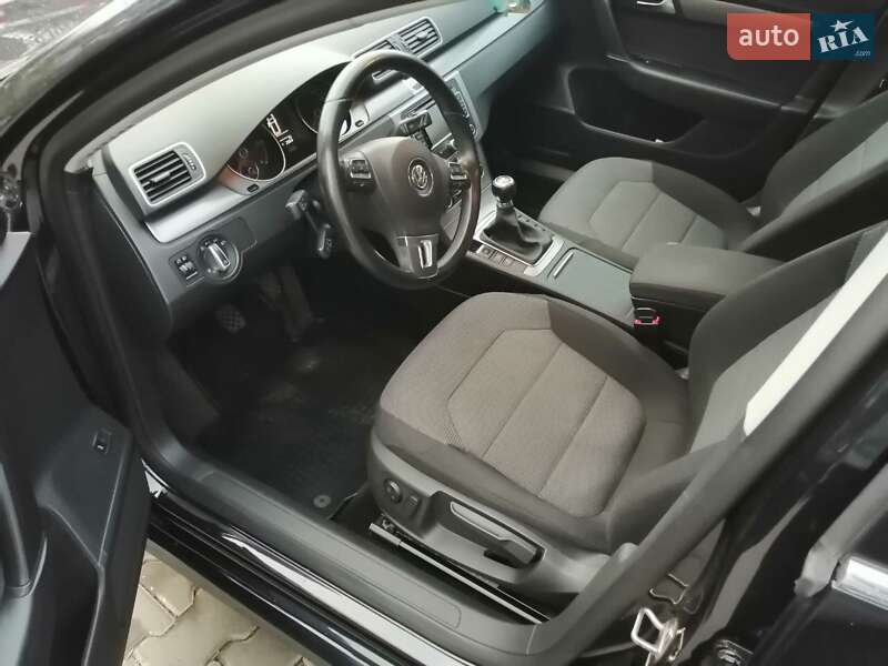 Универсал Volkswagen Passat 2011 в Ивано-Франковске