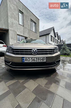 Седан Volkswagen Passat 2015 в Петропавловской Борщаговке