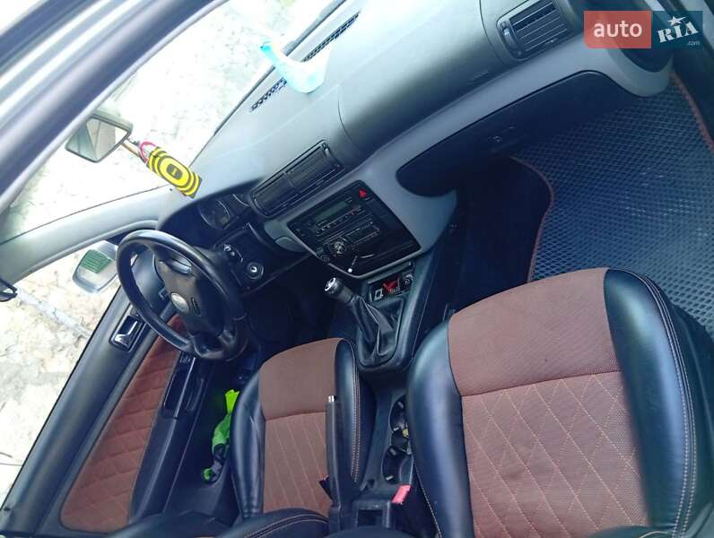 Седан Volkswagen Passat 2003 в Збаражі