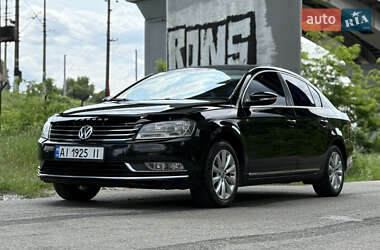 Седан Volkswagen Passat 2011 в Киеве