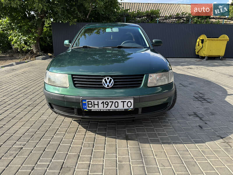 Седан Volkswagen Passat 2000 в Одессе