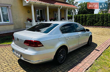 Седан Volkswagen Passat 2011 в 