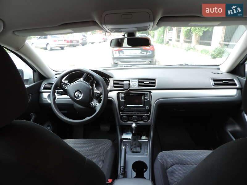 Седан Volkswagen Passat 2016 в Фастове