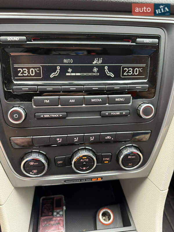 Седан Volkswagen Passat 2012 в Харькове